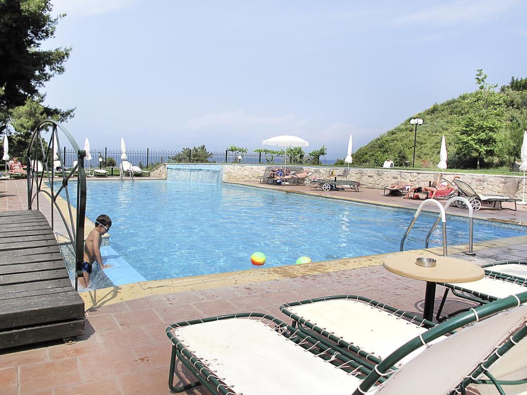 Lesse Hotel Chalkidiki Bagian luar foto