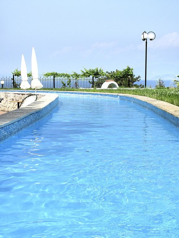 Lesse Hotel Chalkidiki Bagian luar foto