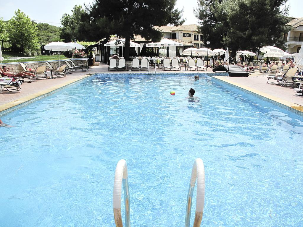 Lesse Hotel Chalkidiki Bagian luar foto