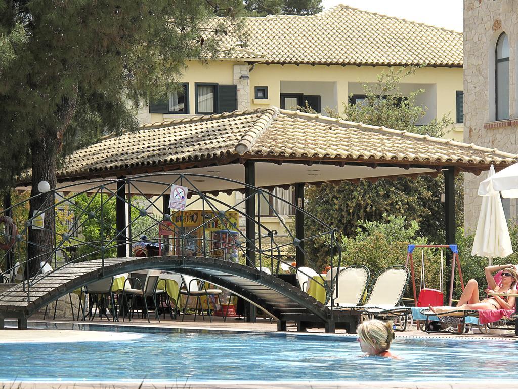 Lesse Hotel Chalkidiki Bagian luar foto