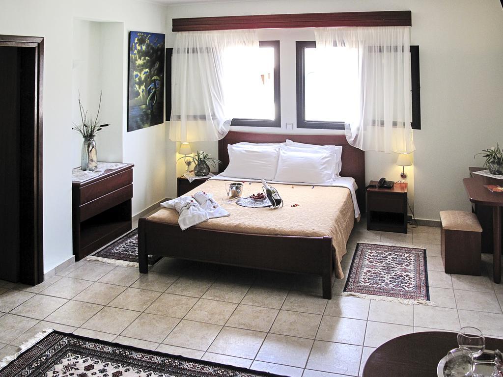 Lesse Hotel Chalkidiki Bagian luar foto