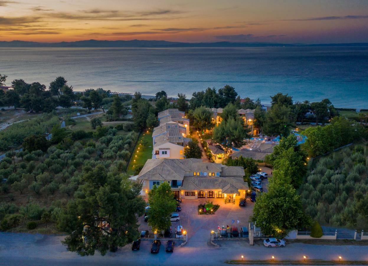 Lesse Hotel Chalkidiki Bagian luar foto
