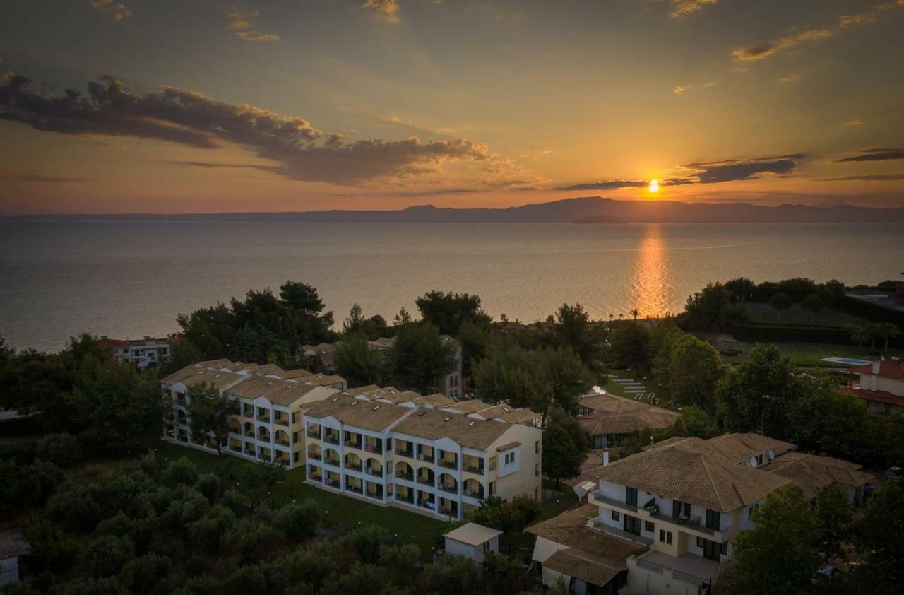Lesse Hotel Chalkidiki Bagian luar foto