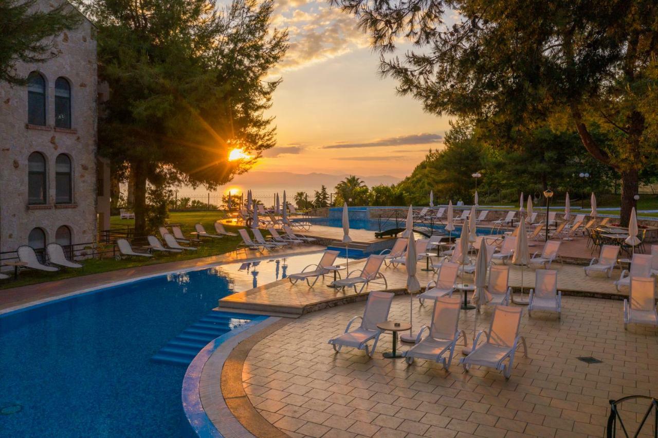 Lesse Hotel Chalkidiki Bagian luar foto