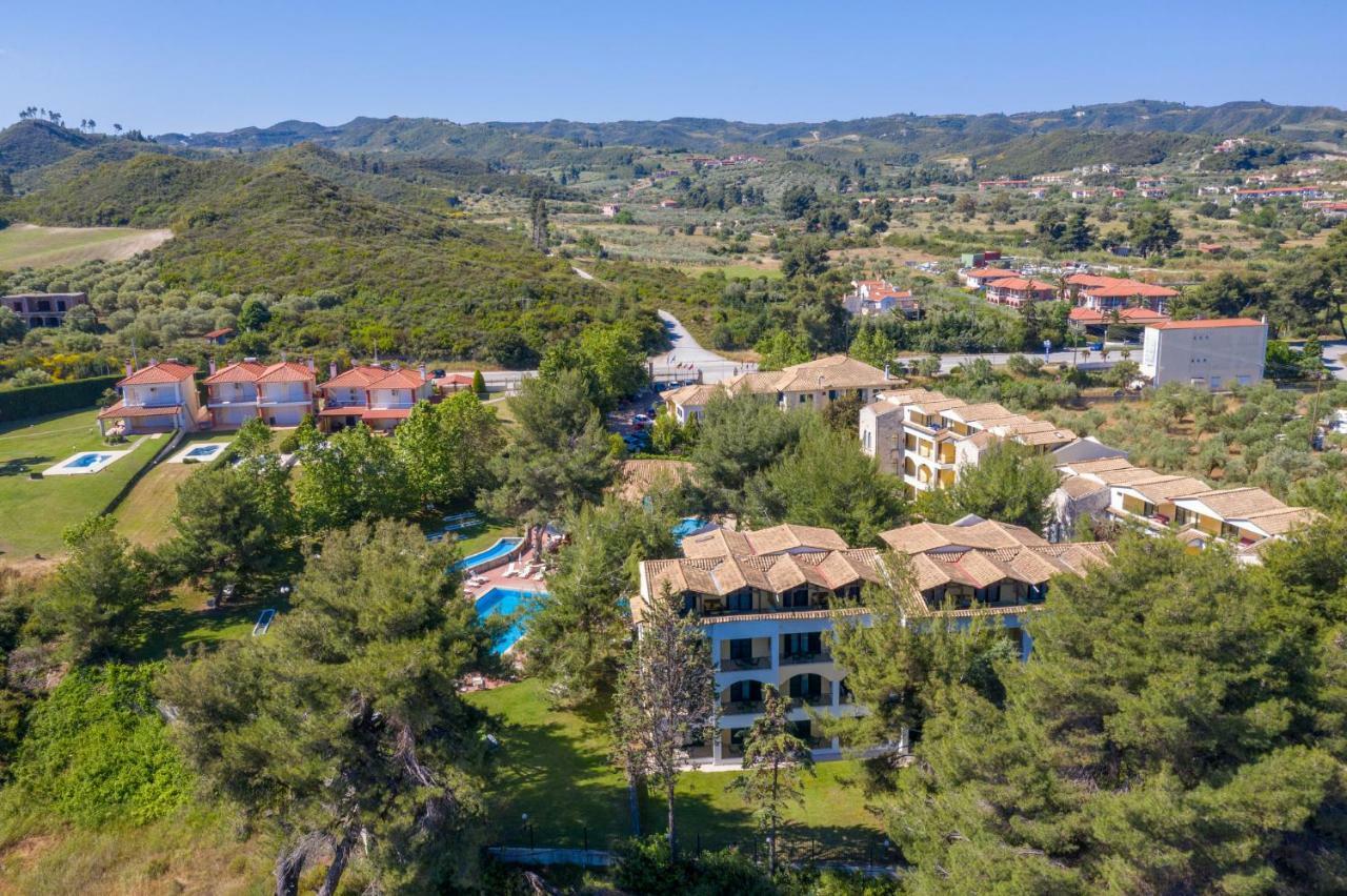 Lesse Hotel Chalkidiki Bagian luar foto